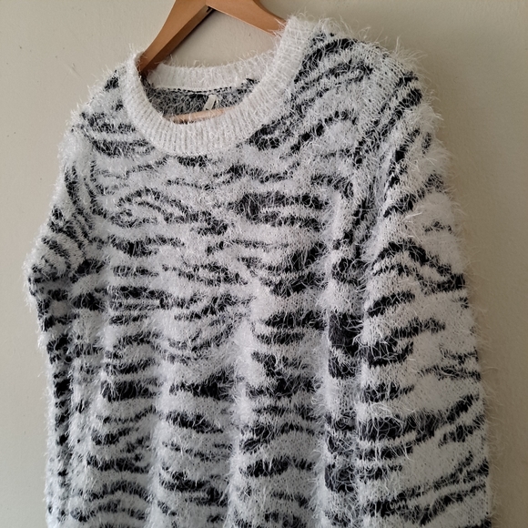 Mudd Fuzzy Zebra Stripe Black + White Soft Sweater - Picture 2 of 6